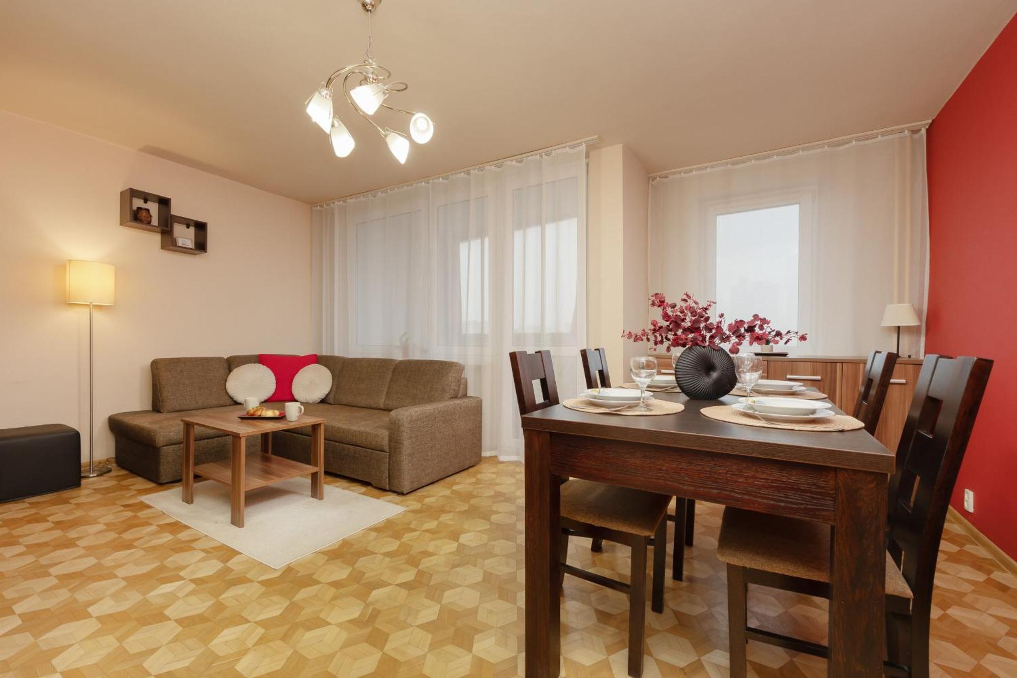 With Balcony For 2 People In By Renters Apartment *