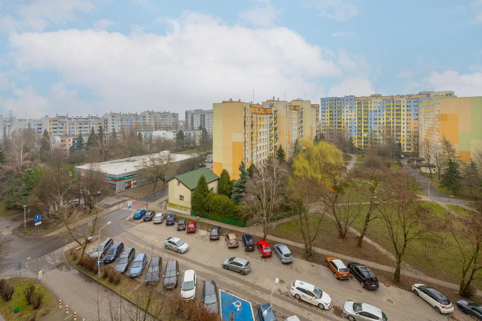 With Balcony For 2 People In By Renters Apartment